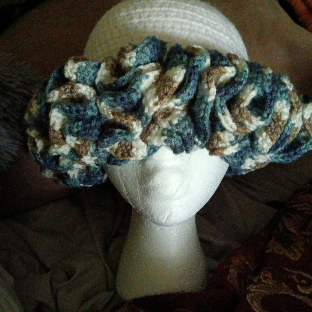 Elegant Knit Headband in Blue, Cream, and Brown